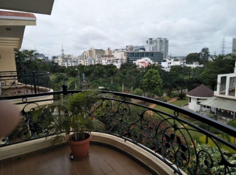 Service Inn 3 se8 768x571