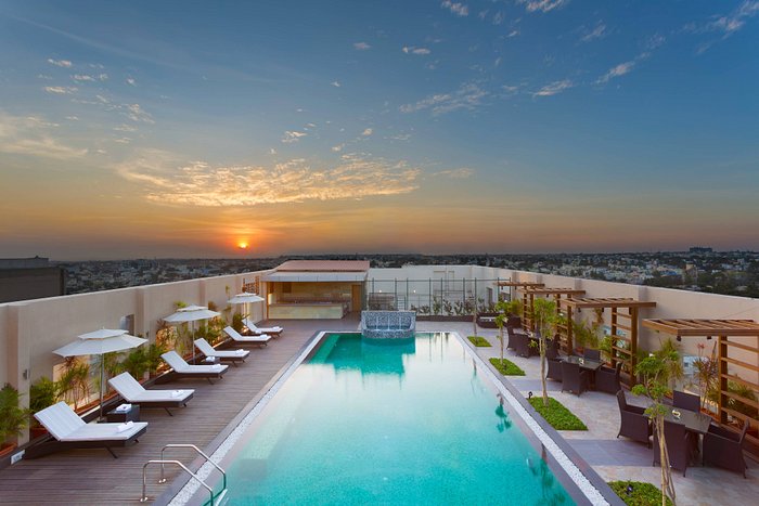 rooftop outdoor pool