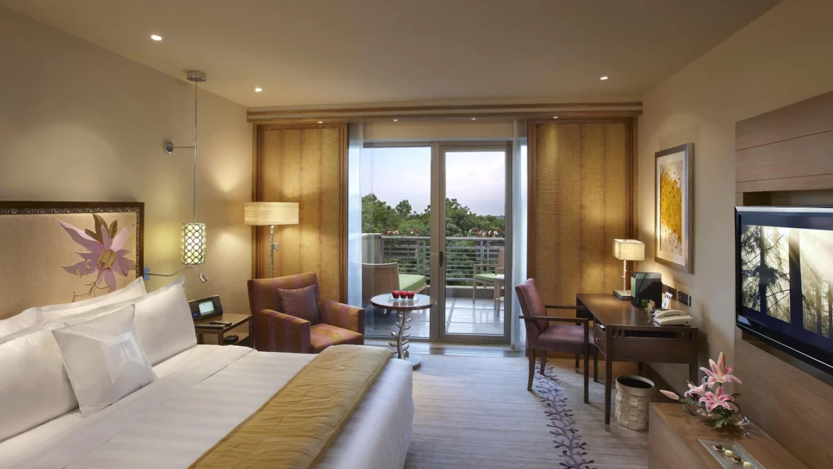 blrgl king guestroom 9302 hor wide