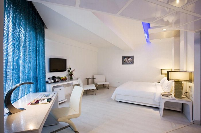 club room in ice cold