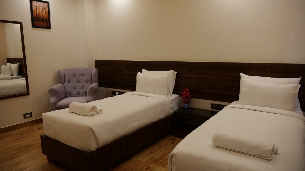 The Ventura Grand Hotel 6 deluxe room twin bed