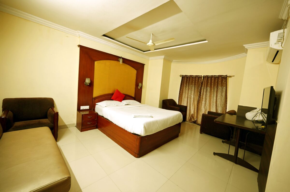 Classic Comforts Hotel 2 hotel rooms near me